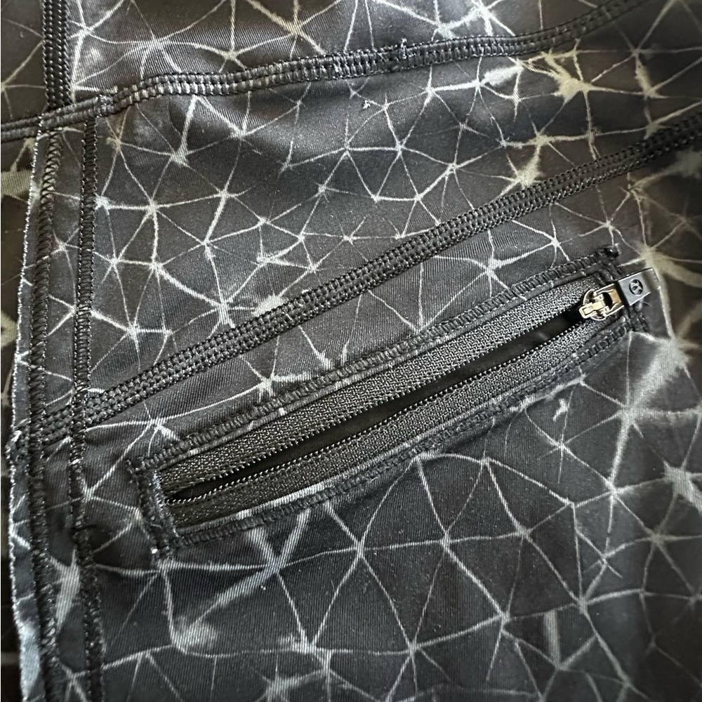 Lululemon Athletica Pedal Pace crop leggings “Star Crushed Coal black print” - Picture 5 of 7
